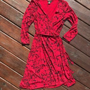 BGBGMaxAzria BCBG red/black floral rose wrap dress